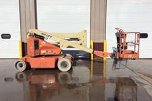 2008 JLG E400AN