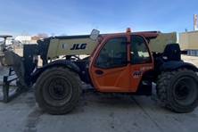 2017 JLG 1055