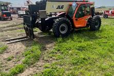 2017 JLG 1055