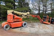 2012 JLG E400 AJP