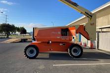 2017 JLG 800AJ