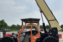 2016 JLG 1055