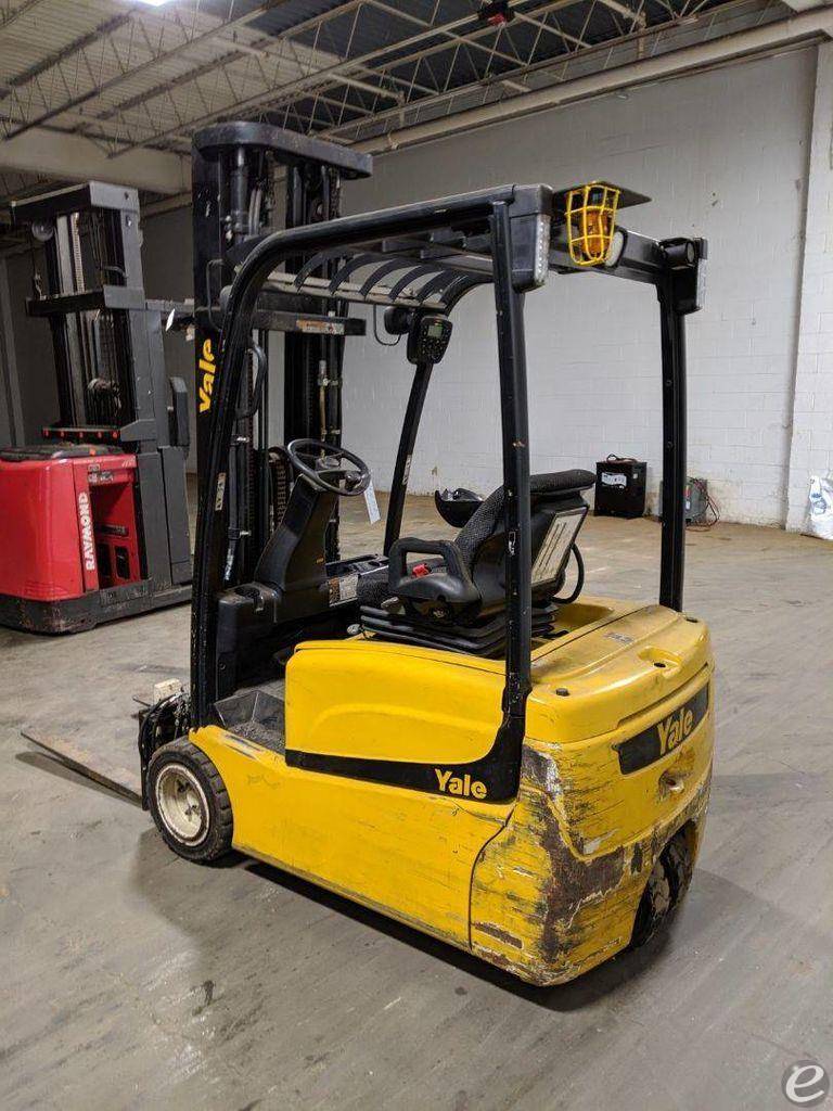 2010 Yale ERP040VTN