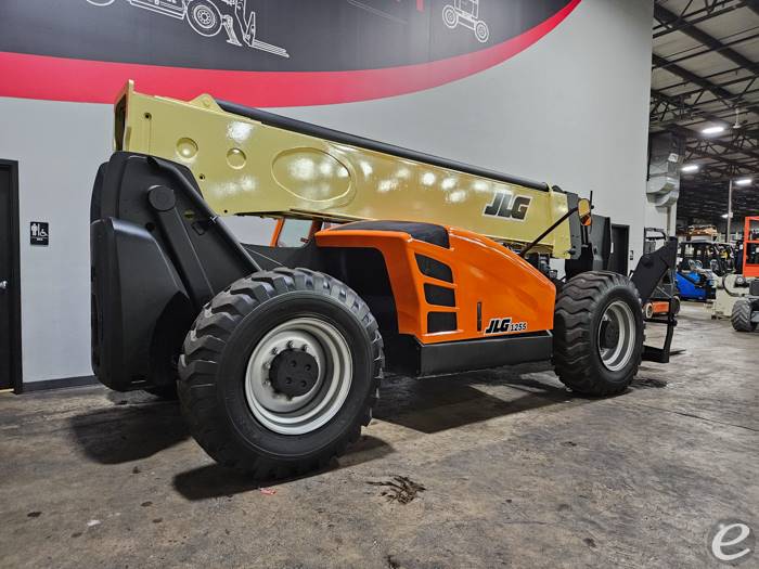 2015 JLG 1255