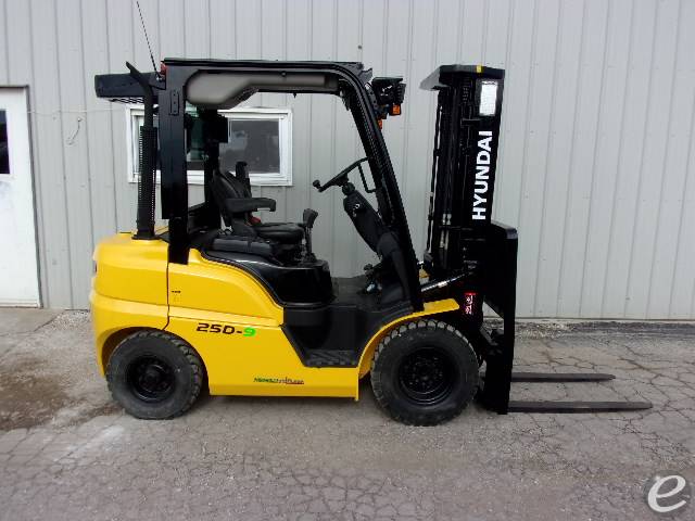 2016 Hyundai 25D-9