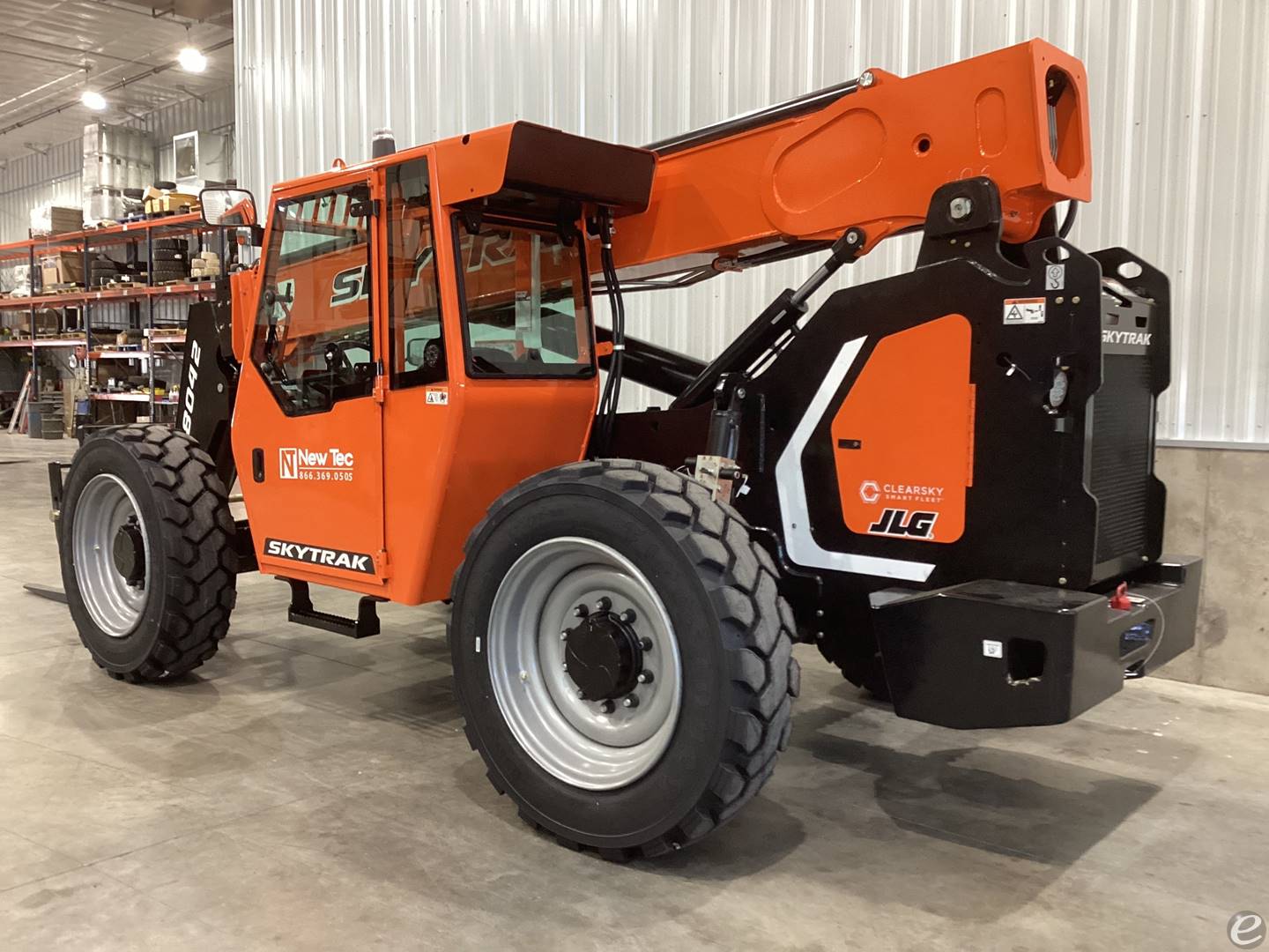 2024 JLG 8042