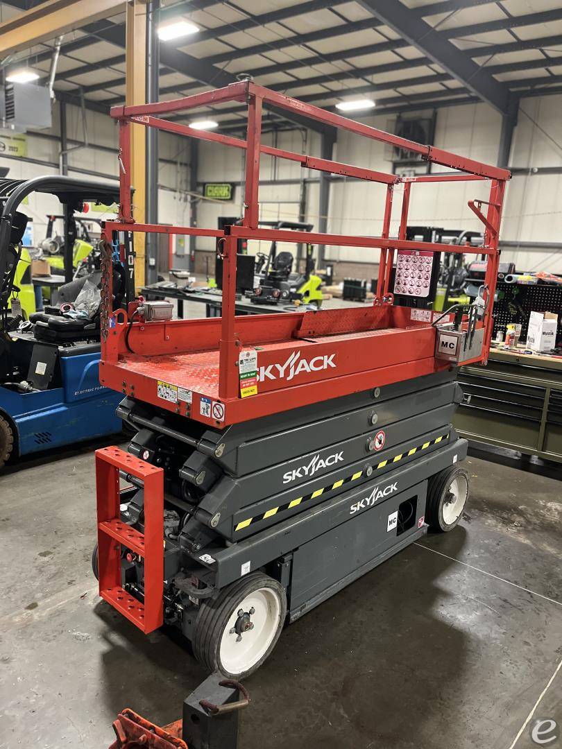 2017 Skyjack 3226