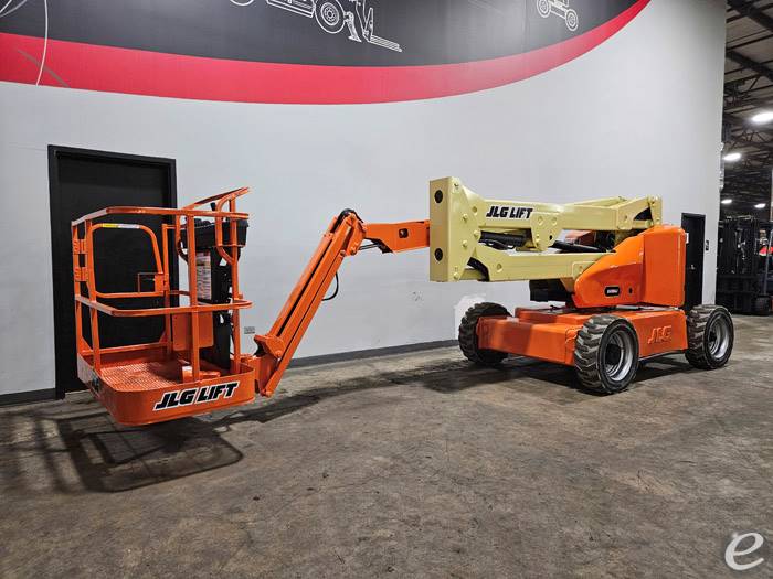 2013 JLG E450AJ