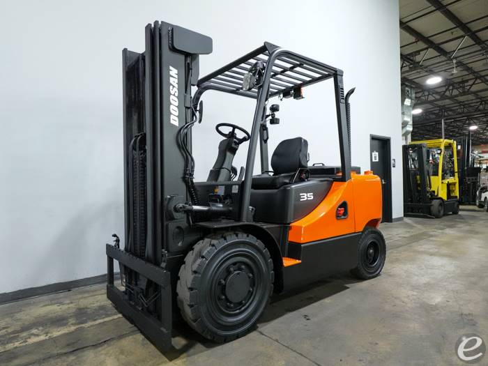 2017 Doosan D35S-7