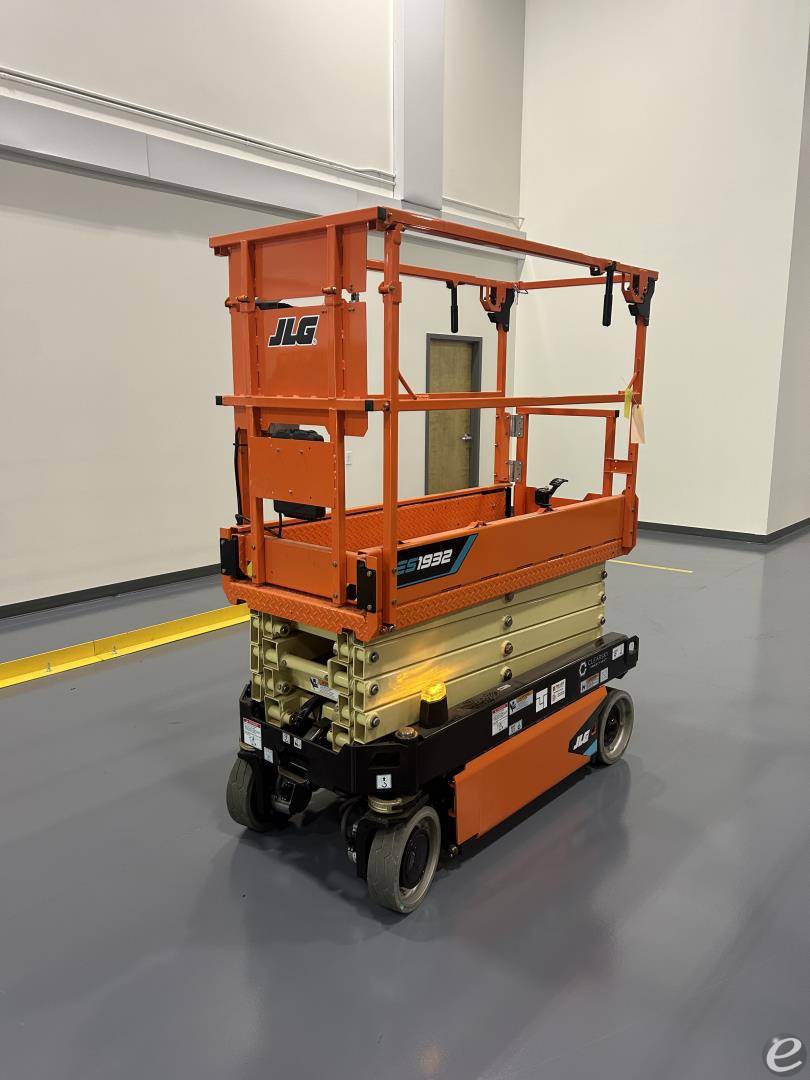 2025 JLG ES1932
