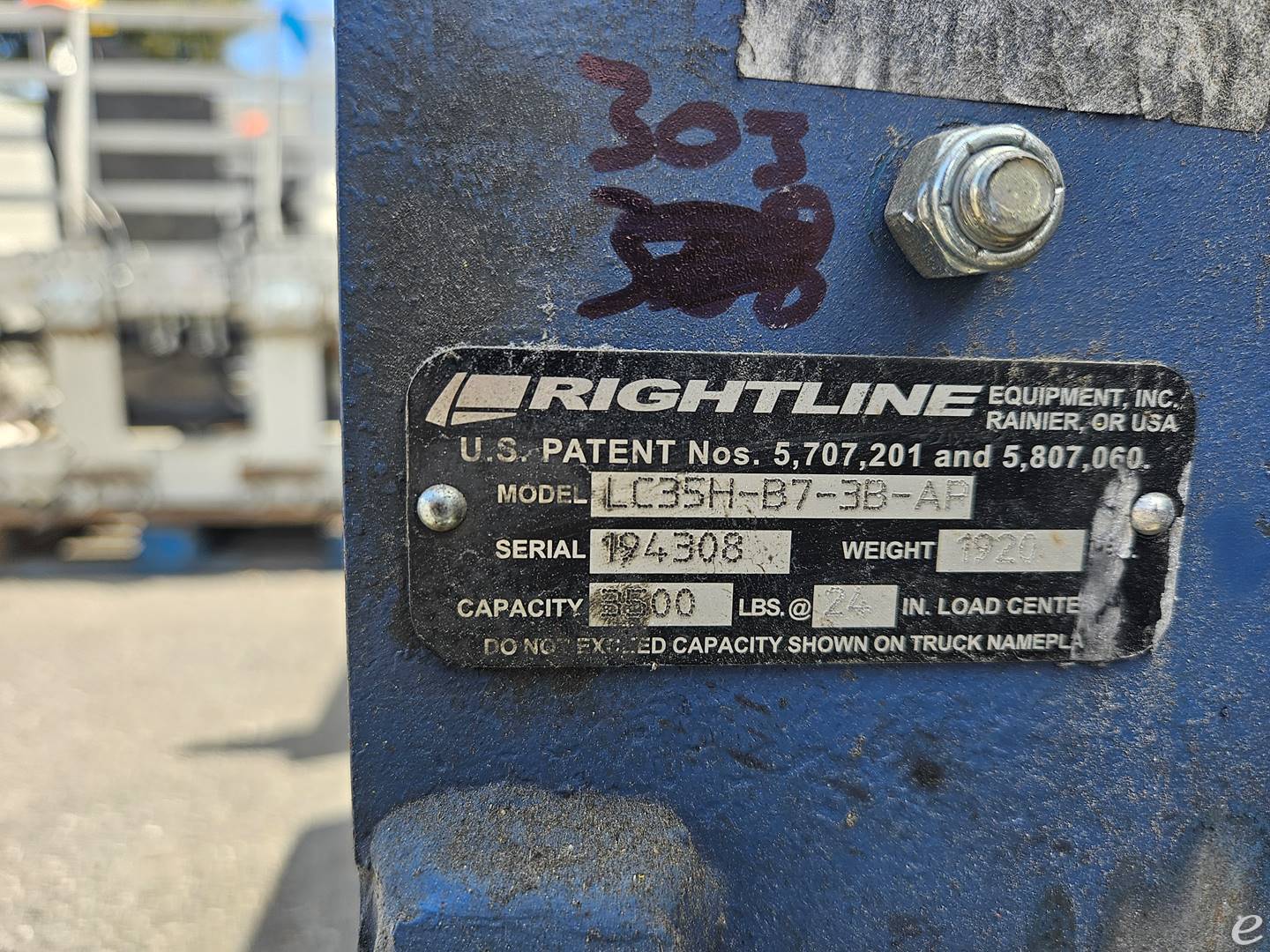 2019 Rightline LC35H-B7-3B-AP