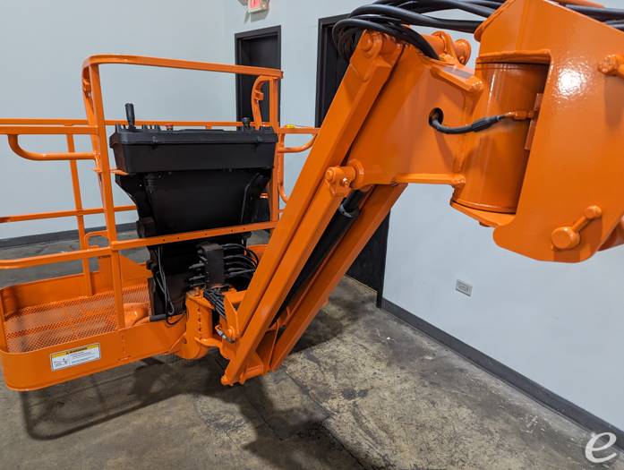 2011 JLG M600JP