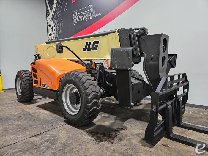 2015 JLG 1255