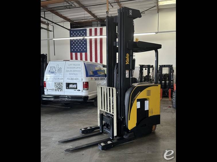 2014 Yale NR045EB