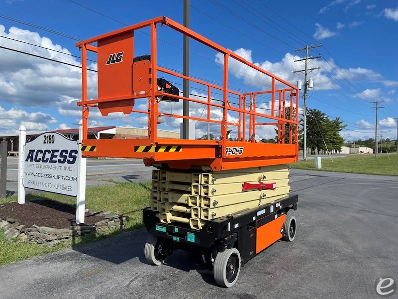 2023 JLG R4045