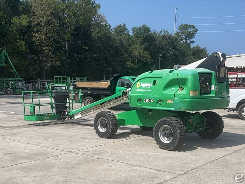 2015 JLG 400S