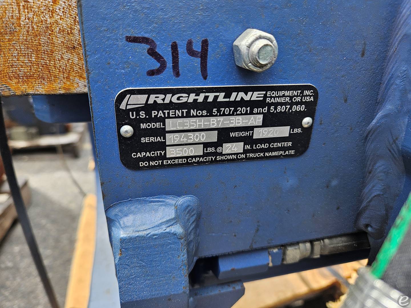 2019 Rightline LC35H-B7-3B-AP