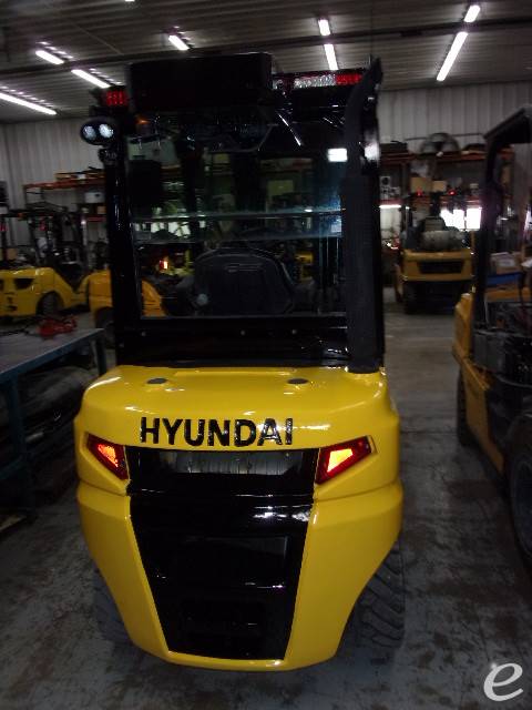 2016 Hyundai 25D-9