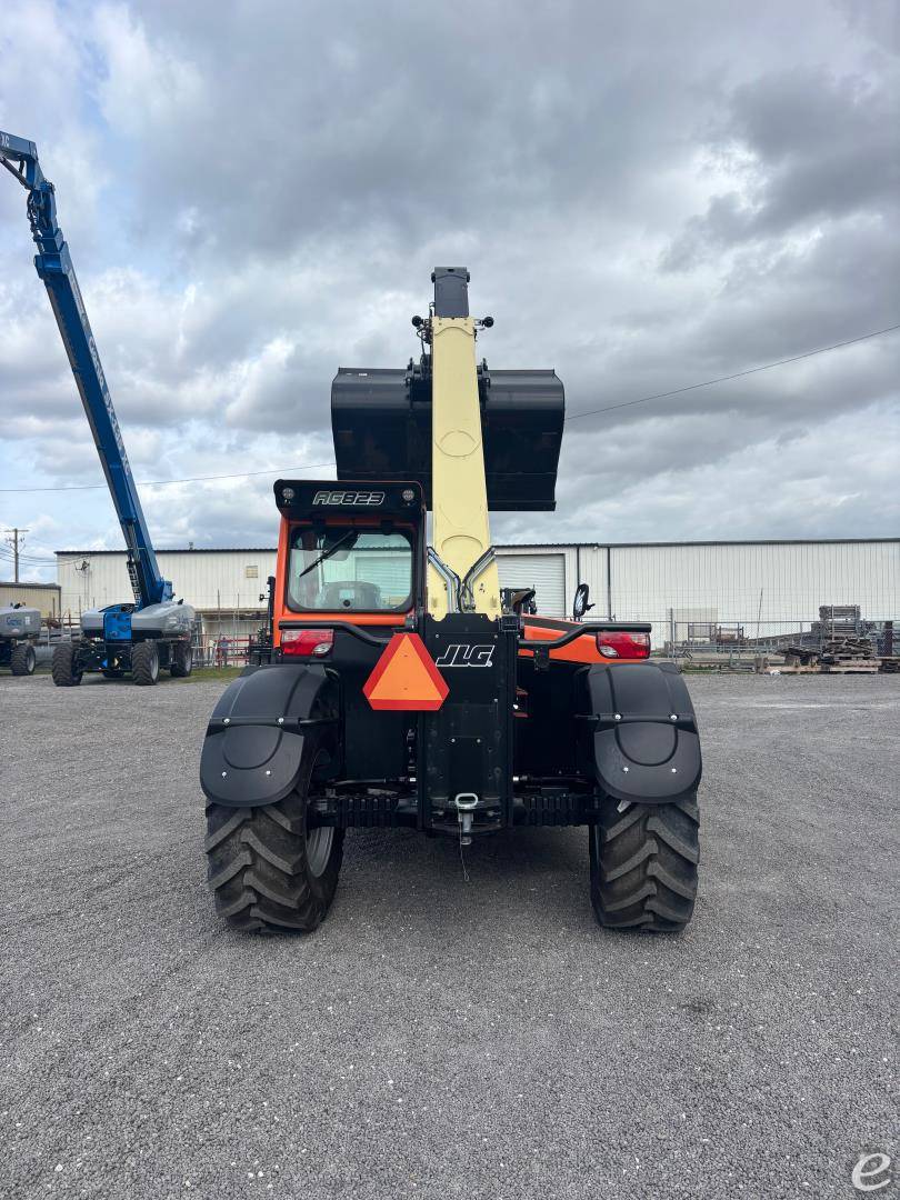 2024 JLG 823