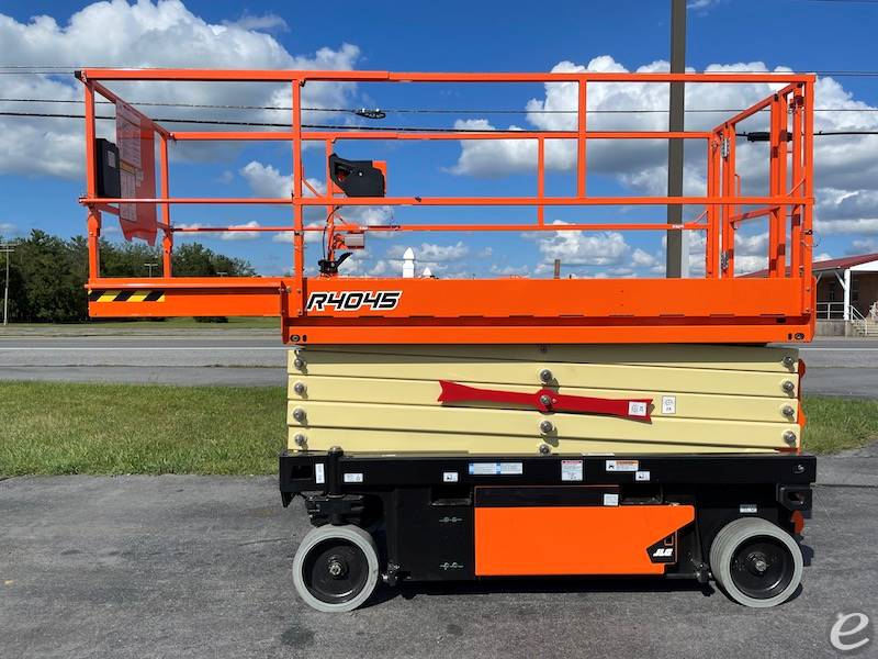 2023 JLG R4045