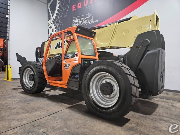 2016 JLG 1255