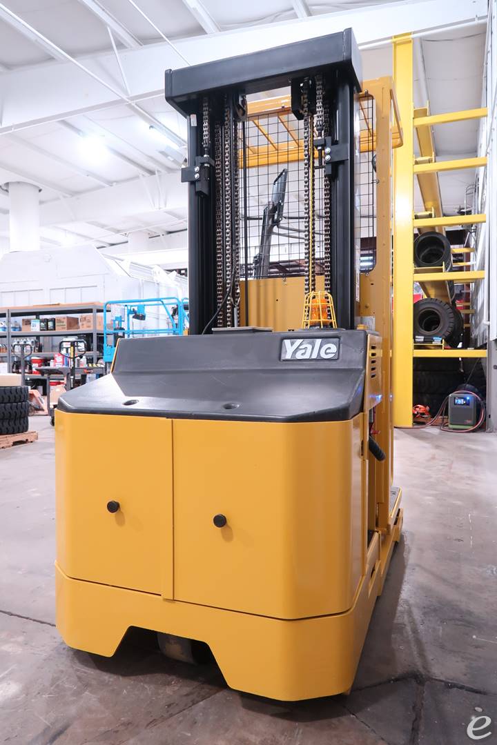 2011 Yale OS030EC