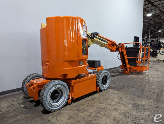 2013 JLG E300AJP