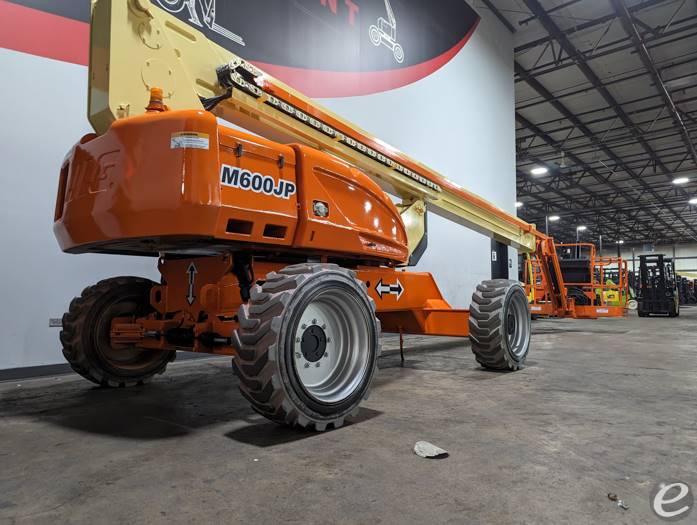 2011 JLG M600JP