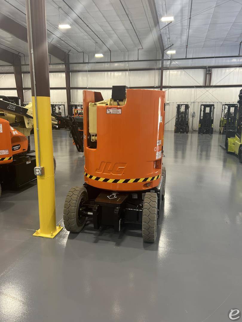 2025 JLG E300AJP
