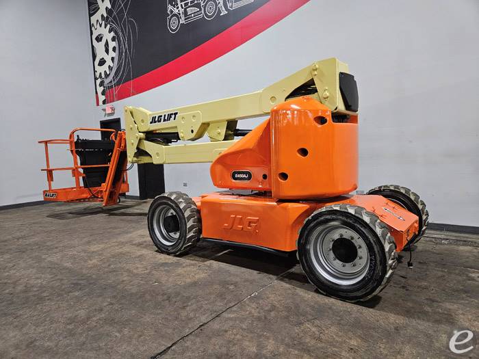 2013 JLG E450AJ