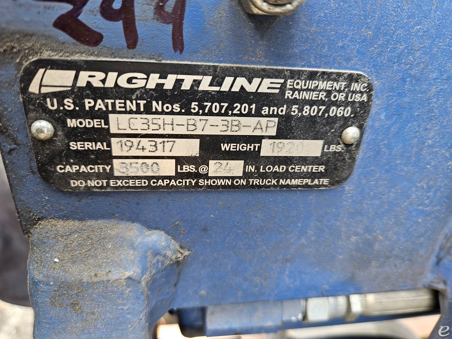 2019 Rightline LC35H-B7-3B-AP