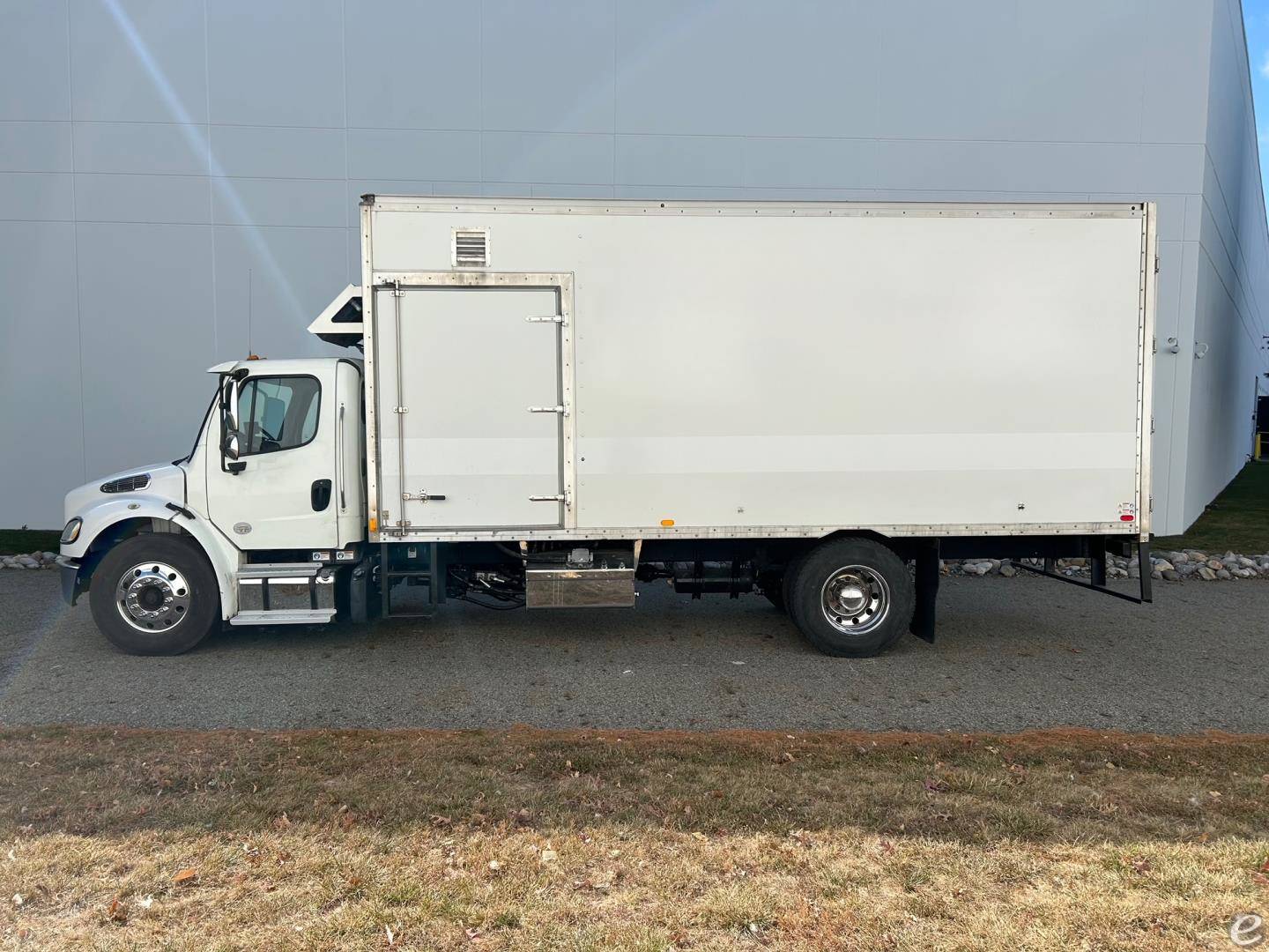 2017 Freightliner BUSINESS CLASS M2 106