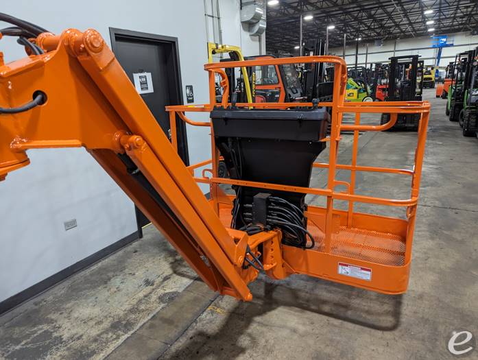 2011 JLG M600JP