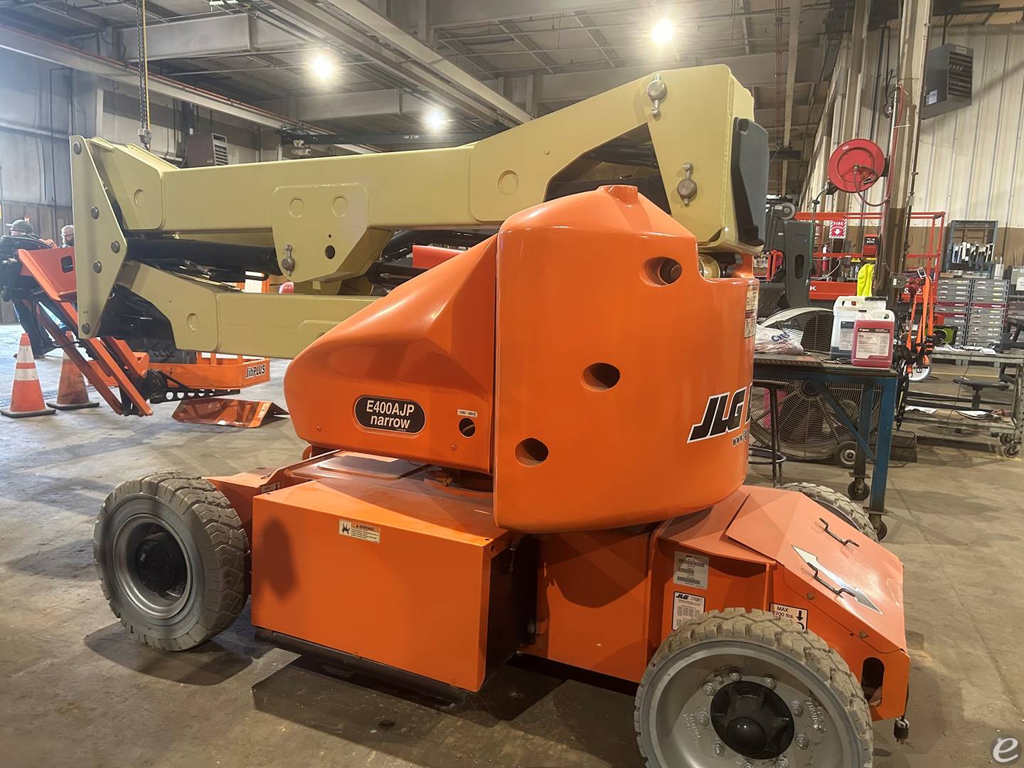 2017 JLG E400AJPN