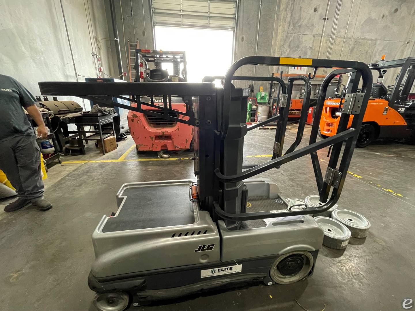 2014 JLG 10MSP