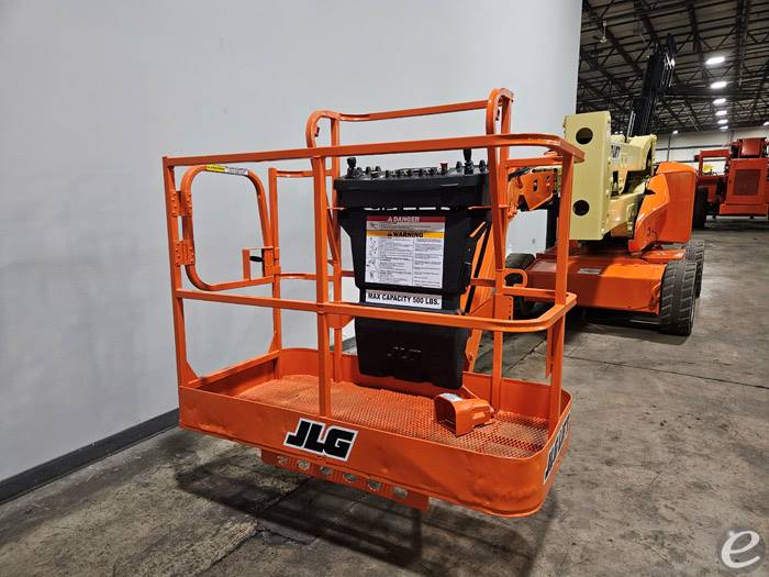 2016 JLG E450AJ