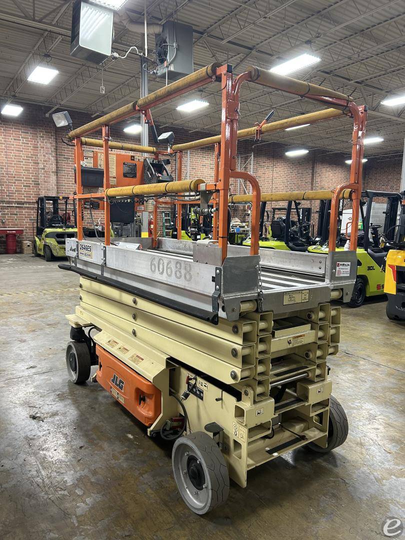 2013 JLG 2646ES