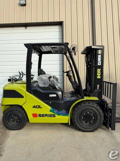 2025 Clark S40L
