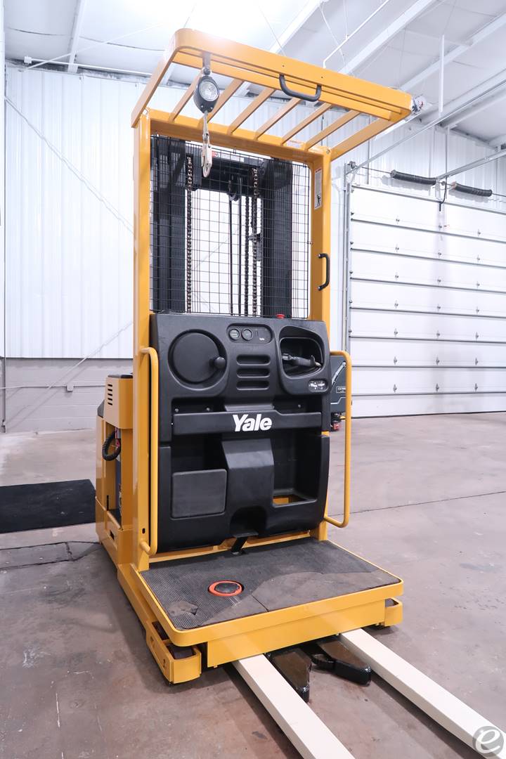 2011 Yale OS030EC