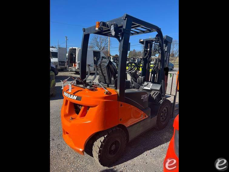 2022 Doosan G25E-7
