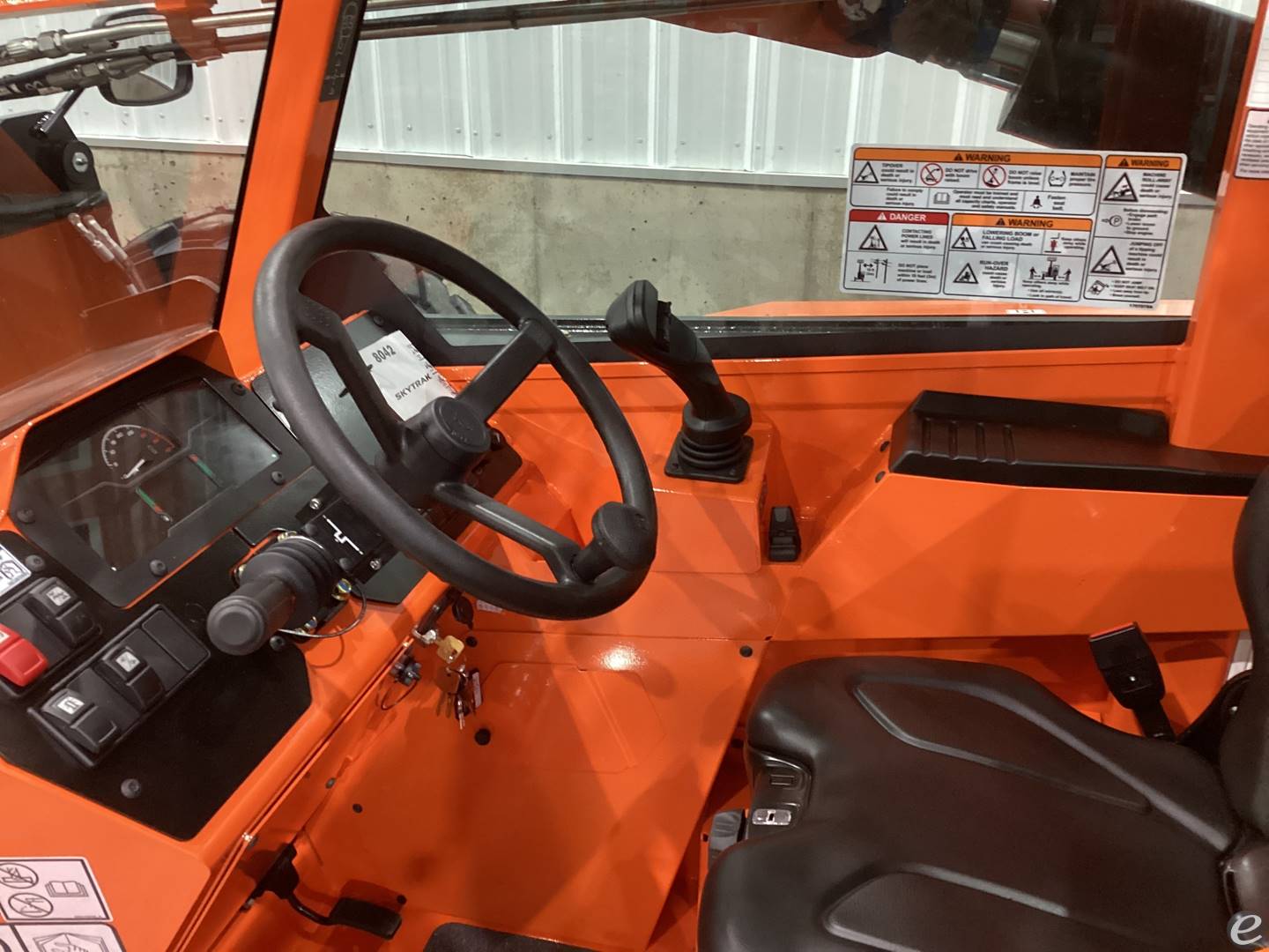 2024 JLG 8042