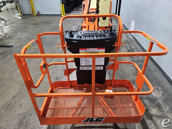 2013 JLG E450AJ