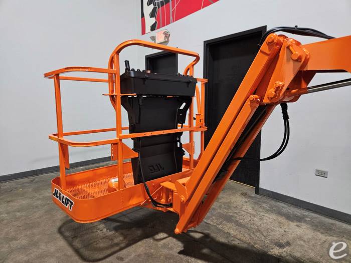 2013 JLG E450AJ