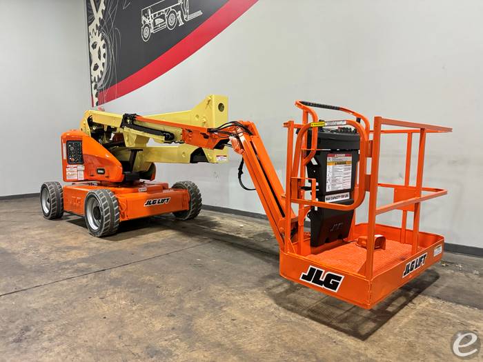 2014 JLG E450AJ