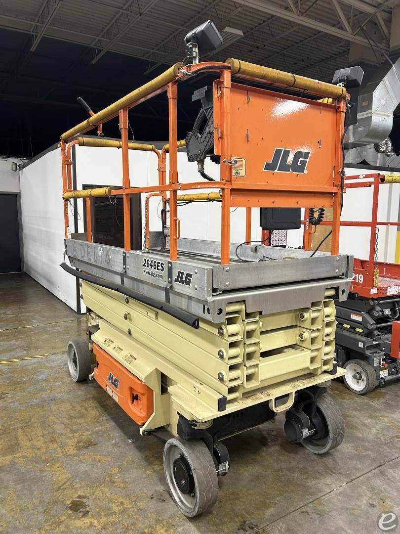 2013 JLG 2646ES