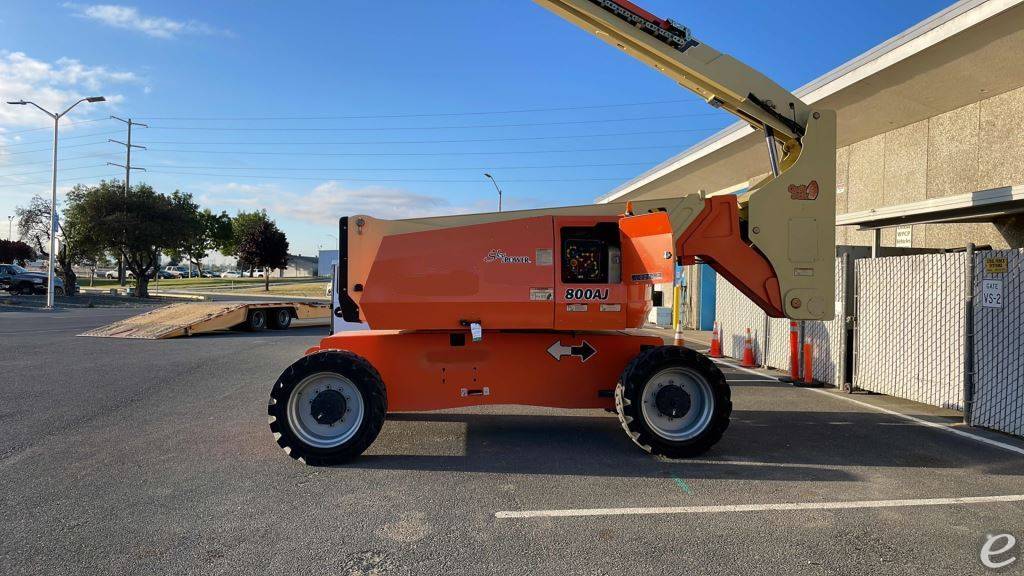 2017 JLG 800AJ