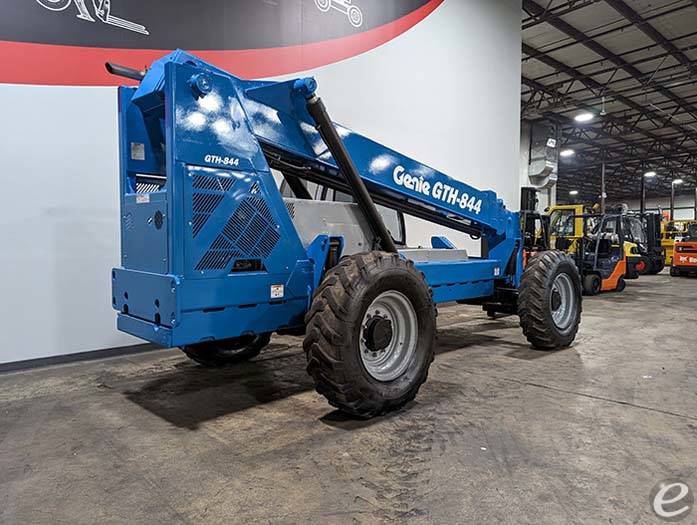 2011 Genie GTH-844