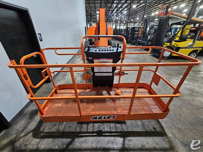 2014 JLG 800AJ