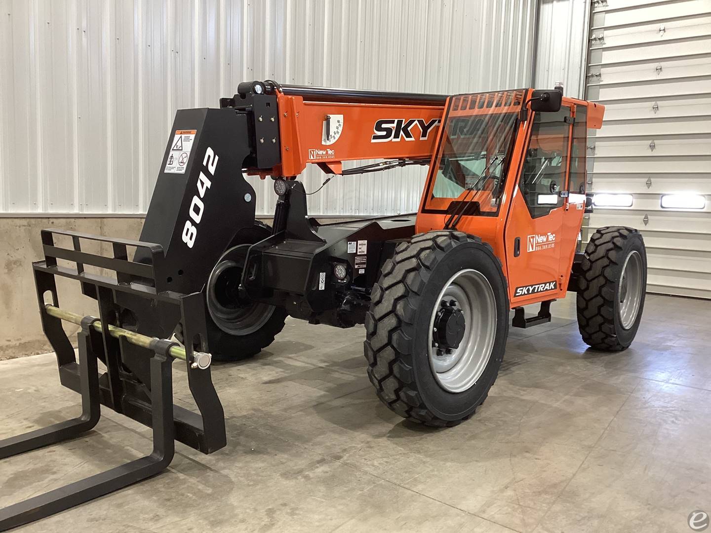 2024 JLG 8042