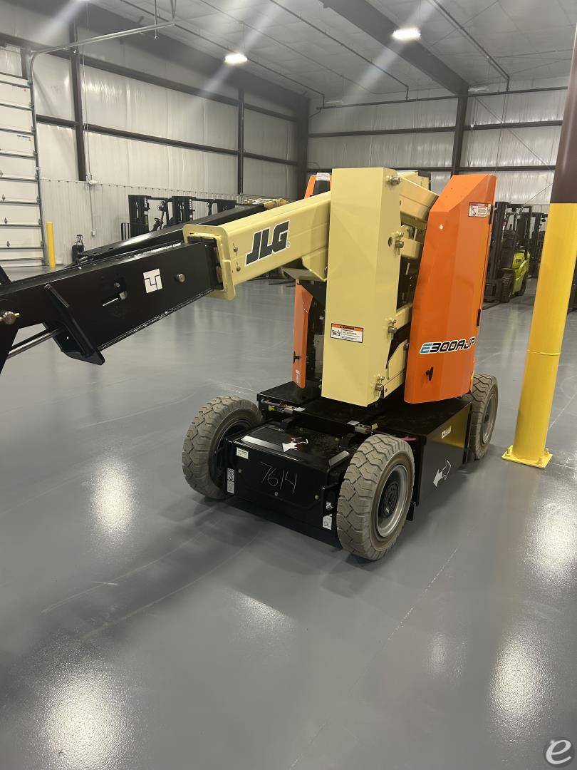 2025 JLG E300AJP